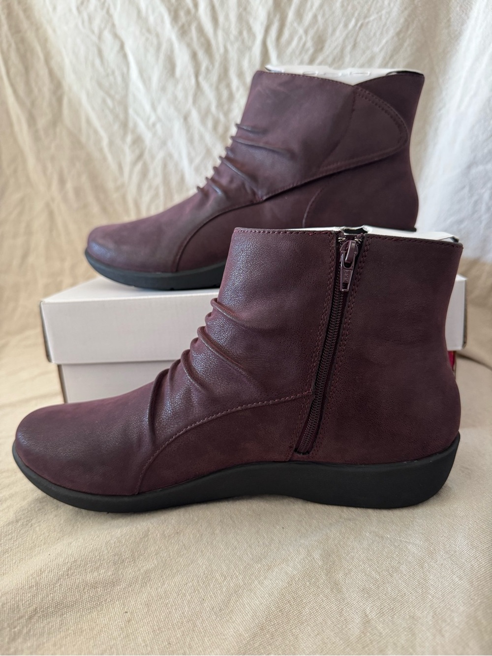 Cloudsteppers by Clarks Aubergine Side-Zip Ruching Ankle Boots Women’s size 10